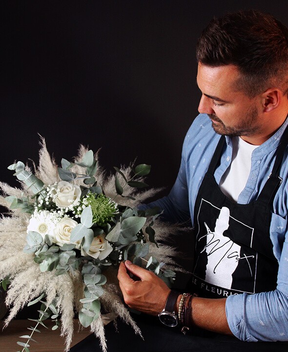 Bouquet Pampa, roses blanches et eucalyptus - Livraison rapide - Max le Fleuriste - Livraison de fleurs à domicile - Max le Fleuriste